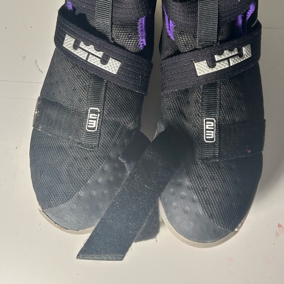 Nike Lebron Soldier basketball shoes - Picture 3 of 7